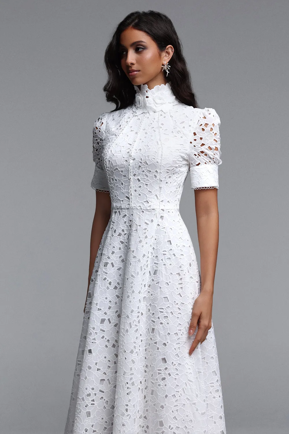 Bella Barnett abito midi Kitsu bianco manica corta