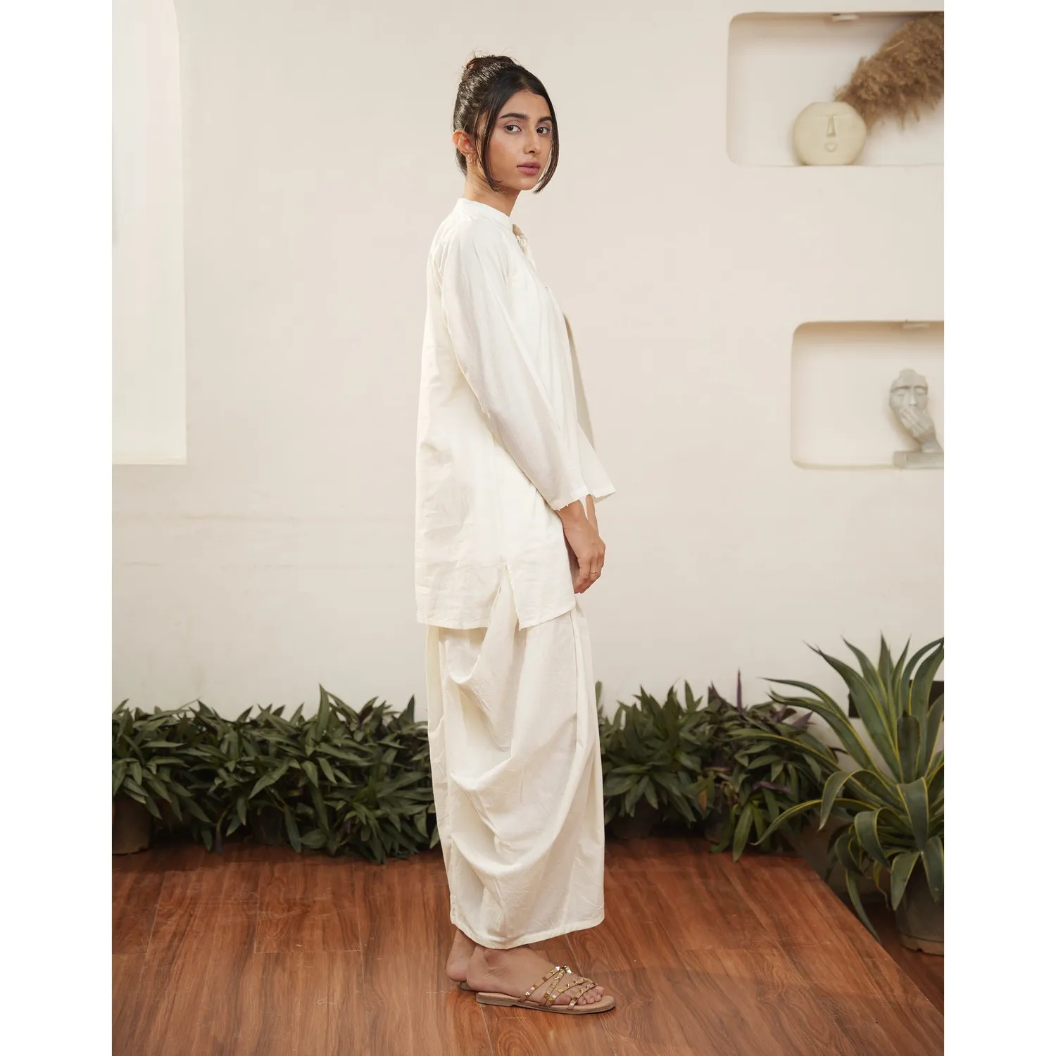 Our Dve Capsule 12 coordinato top pantalone beige leggero