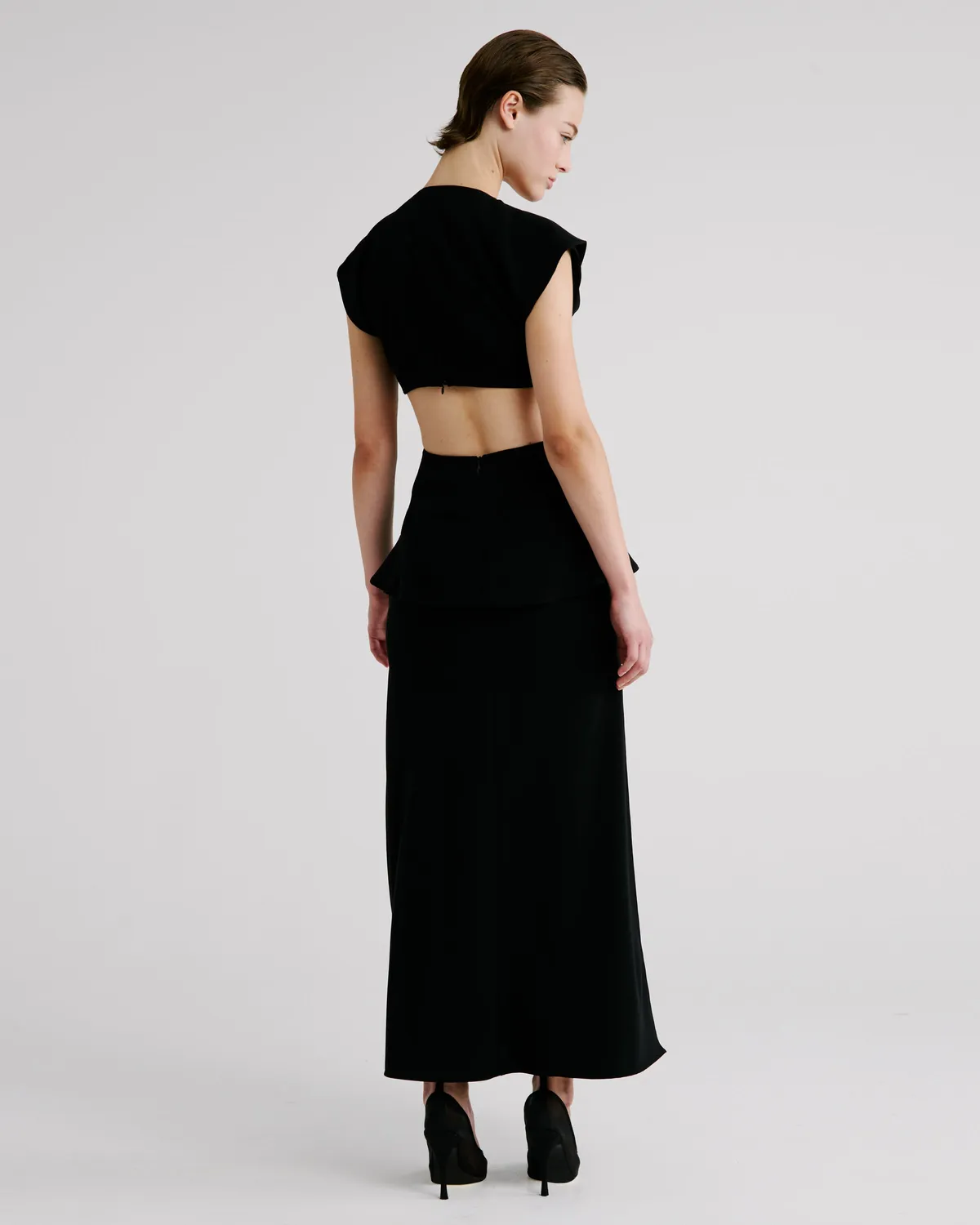 Violante Nessi Leonida abito nero cady cut-out fibbia