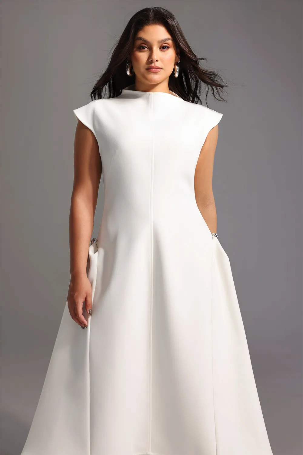 Bella Barnett Paca Choker abito maxi bianco smanicato