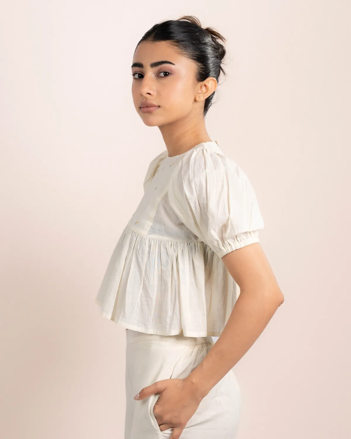 Our Dve Lily Top beige in cotone scollo rotondo