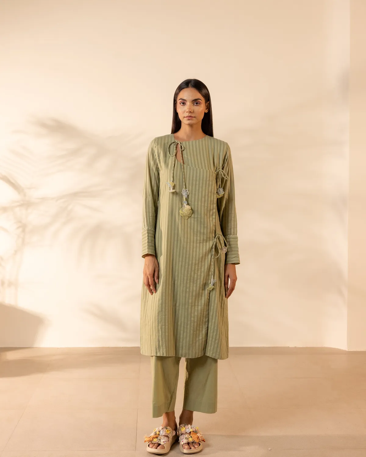 Our Dve Honeydew Kurta verde chiaro cotone 43 pollici
