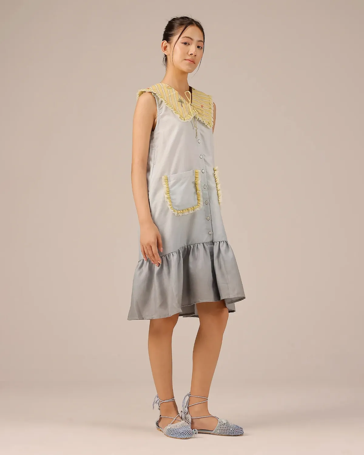 Our Dve Coconut Crush vestito lino grigio smanicato