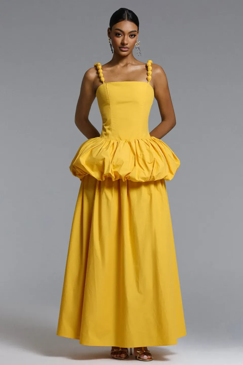 Bella Barnett Sierra abito maxi giallo scollo quadrato