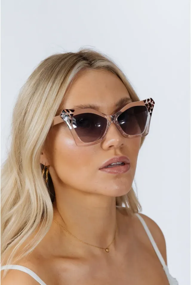 SVNX Cat-Eye occhiali sole nude oversize