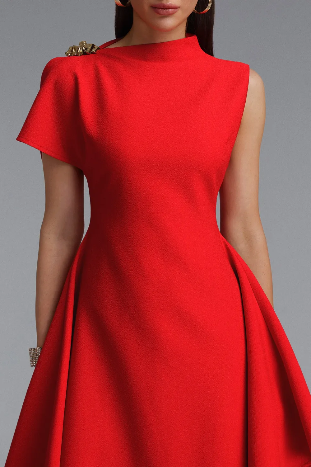 Bella Barnett Weren abito maxi rosso scollo alto asimmetrico