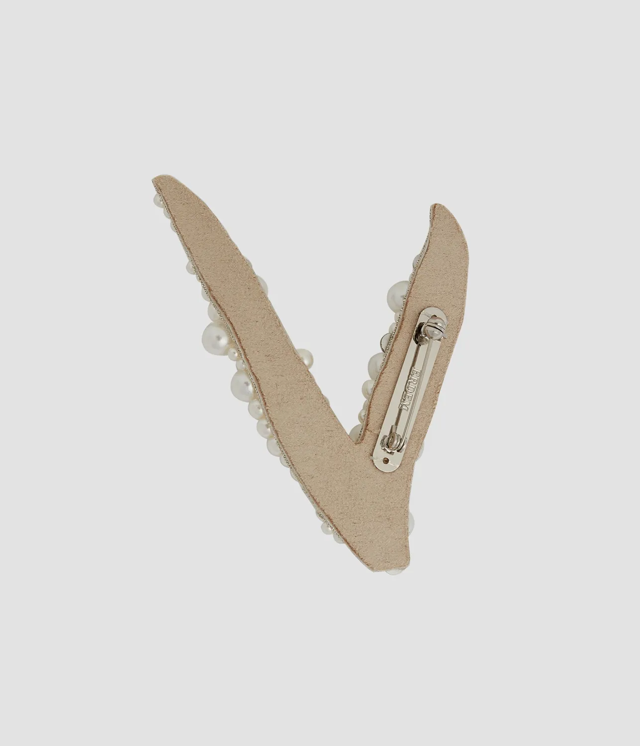 Erdem Pearl Alphabet Brooch V spilla lettera V