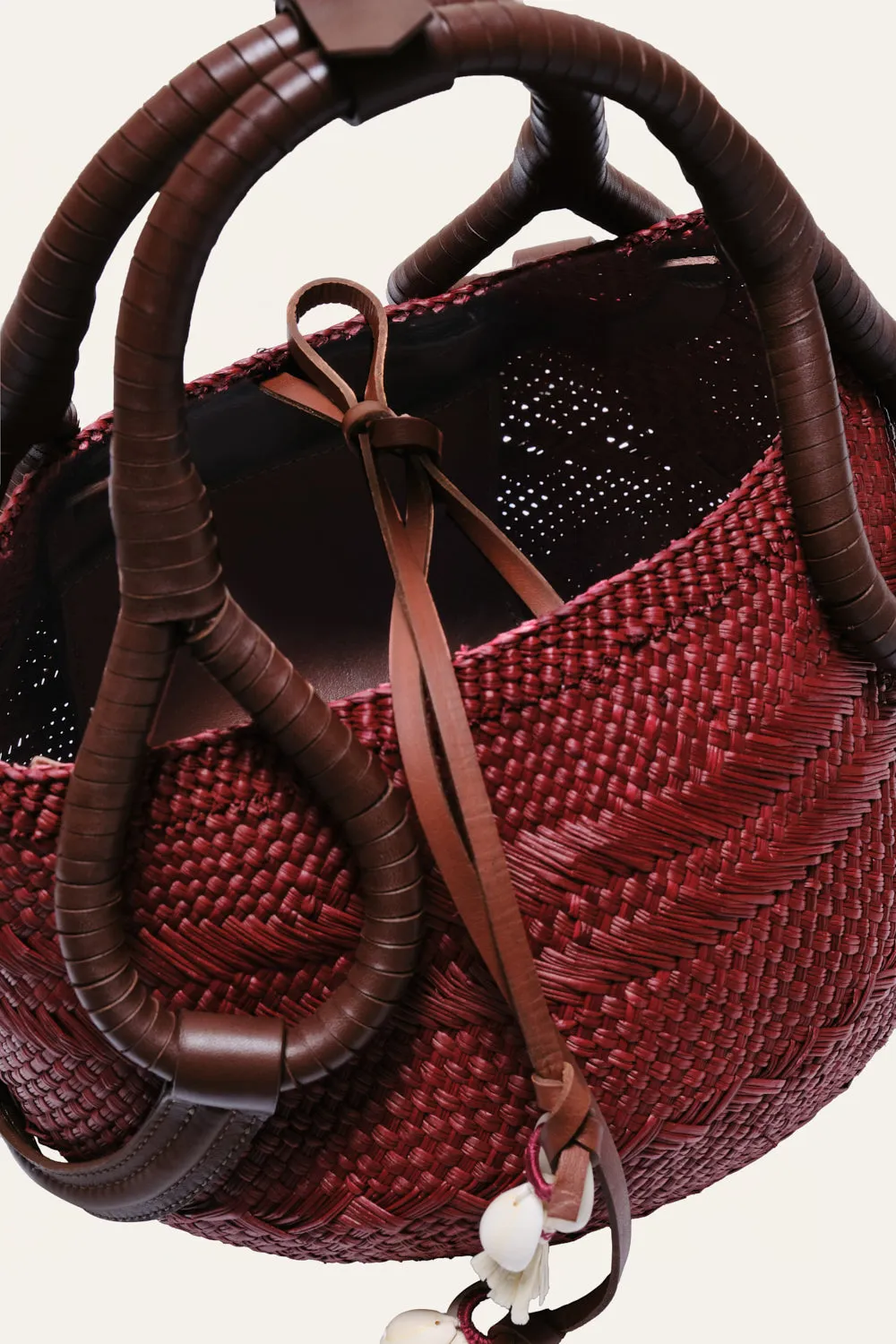 Johanna Ortiz Cannon Ball mini tote iraca vino pelle