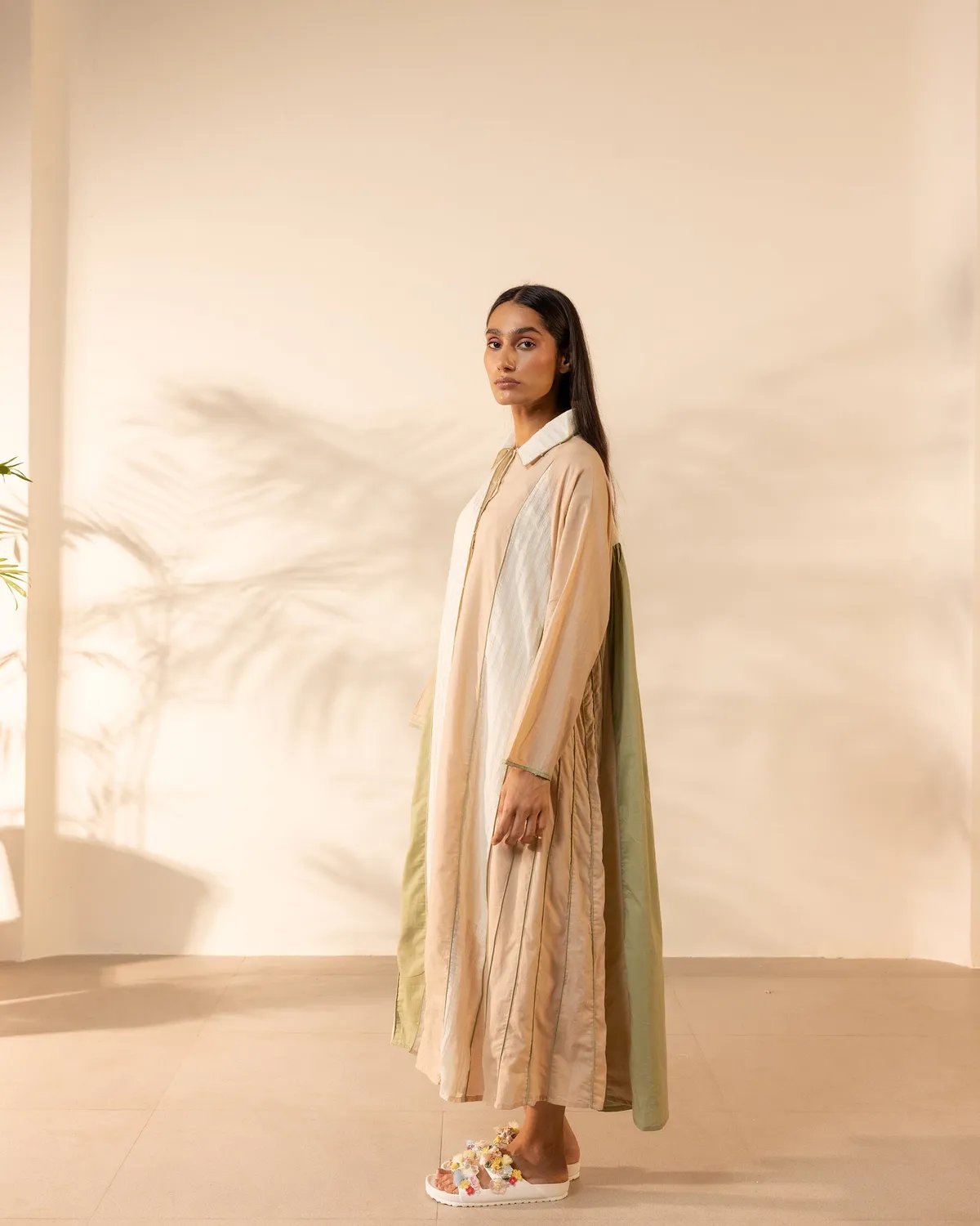 Our Dve Tangerine Mango Mist abito beige verde
