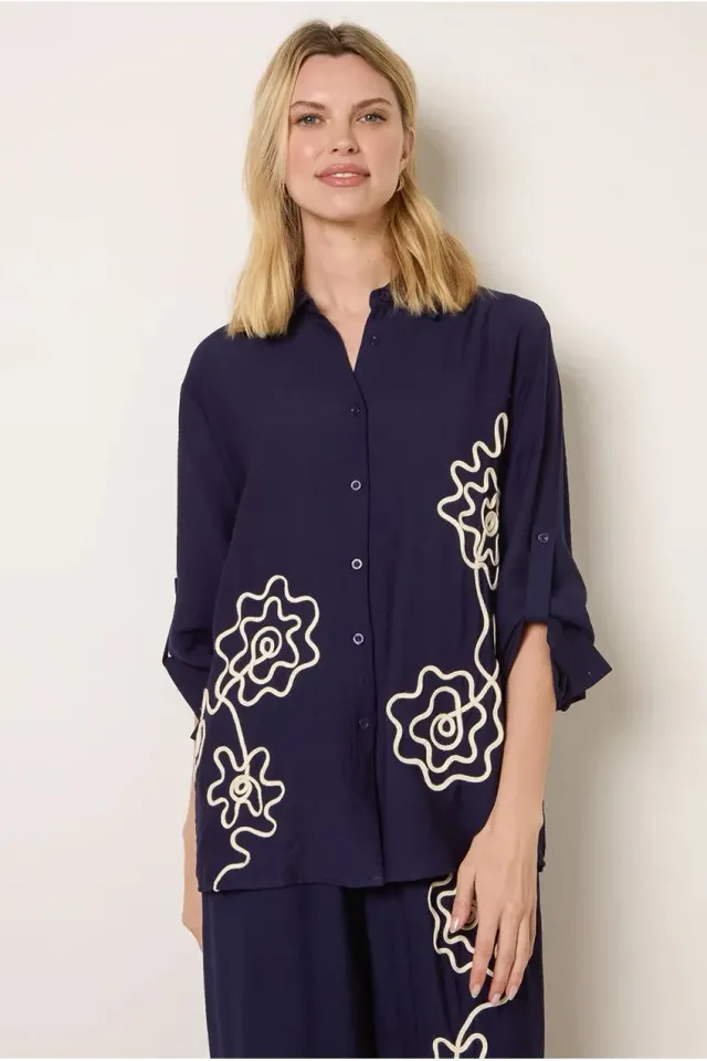 Blue Vanilla Floral Embroidery camicia blu navy ricamata