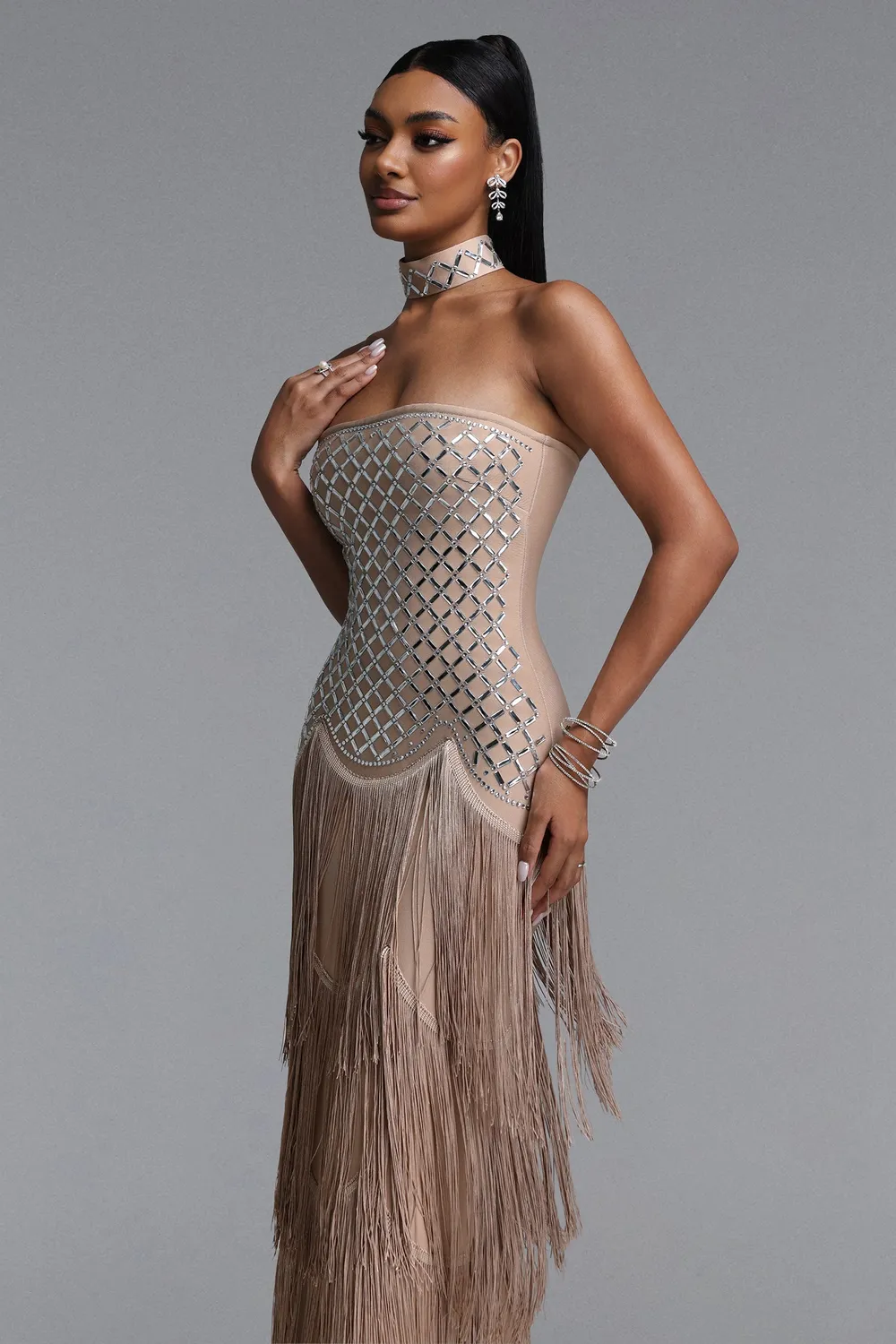 Bella Barnett Nikki abito midi nude strass frange