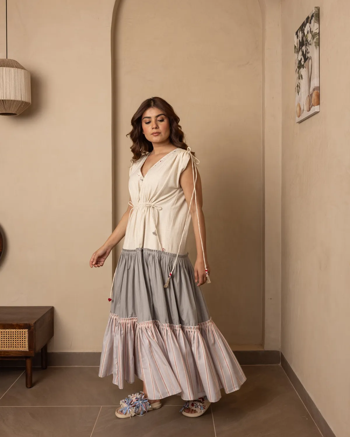 Our Dve Celia abito beige grigio taglia unica