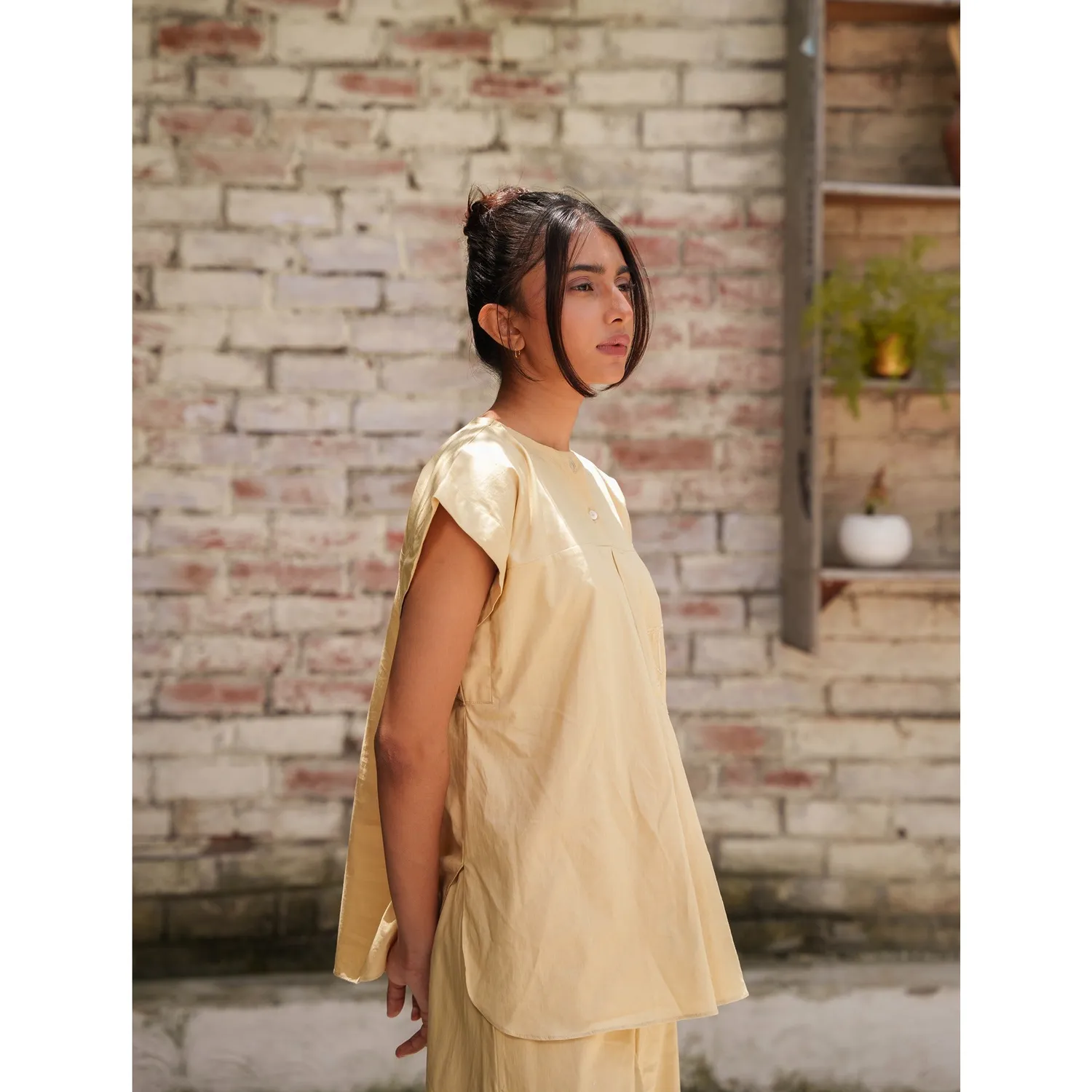 Our Dve Capsule 6 Peanut Brown top cotone marrone maniche corte
