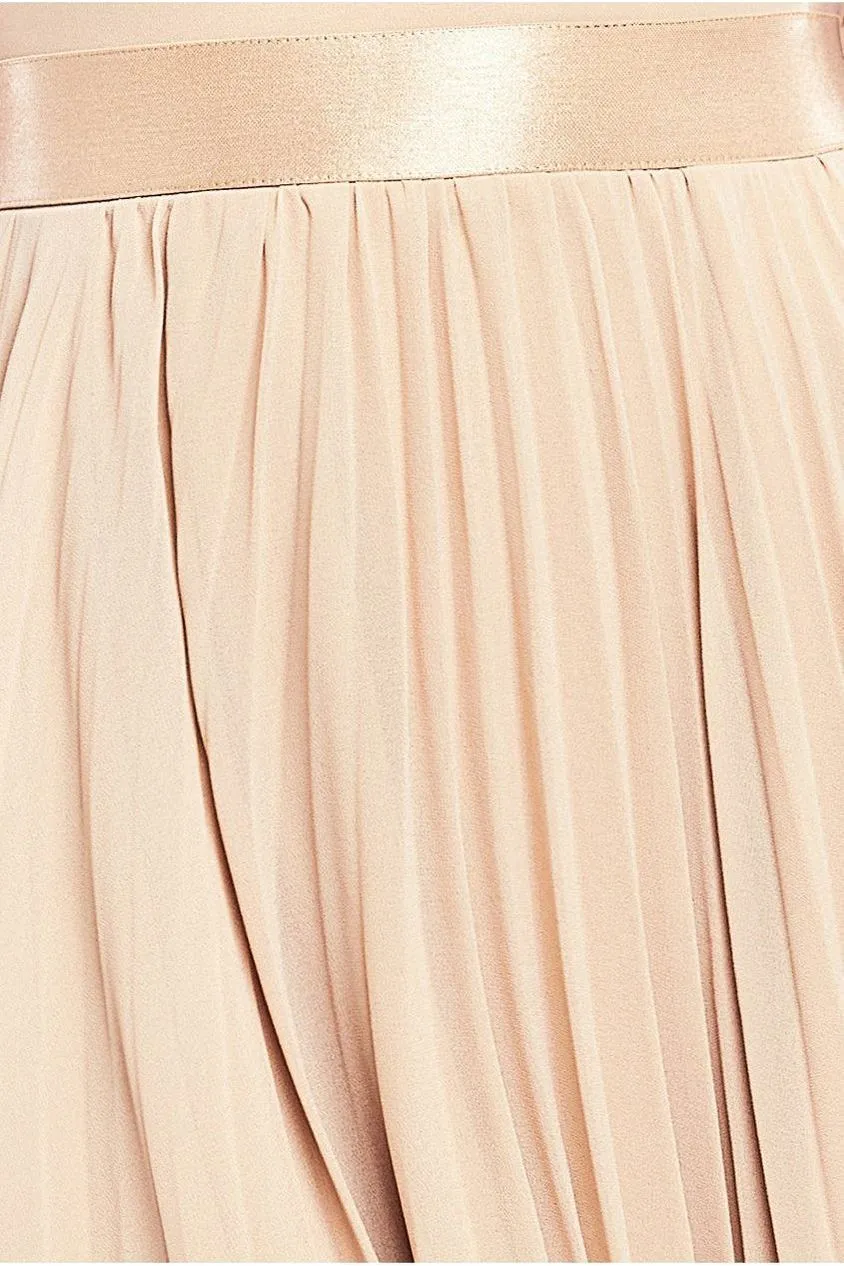 Goddiva Pleated Chiffon abito beige spalle scoperte maxi
