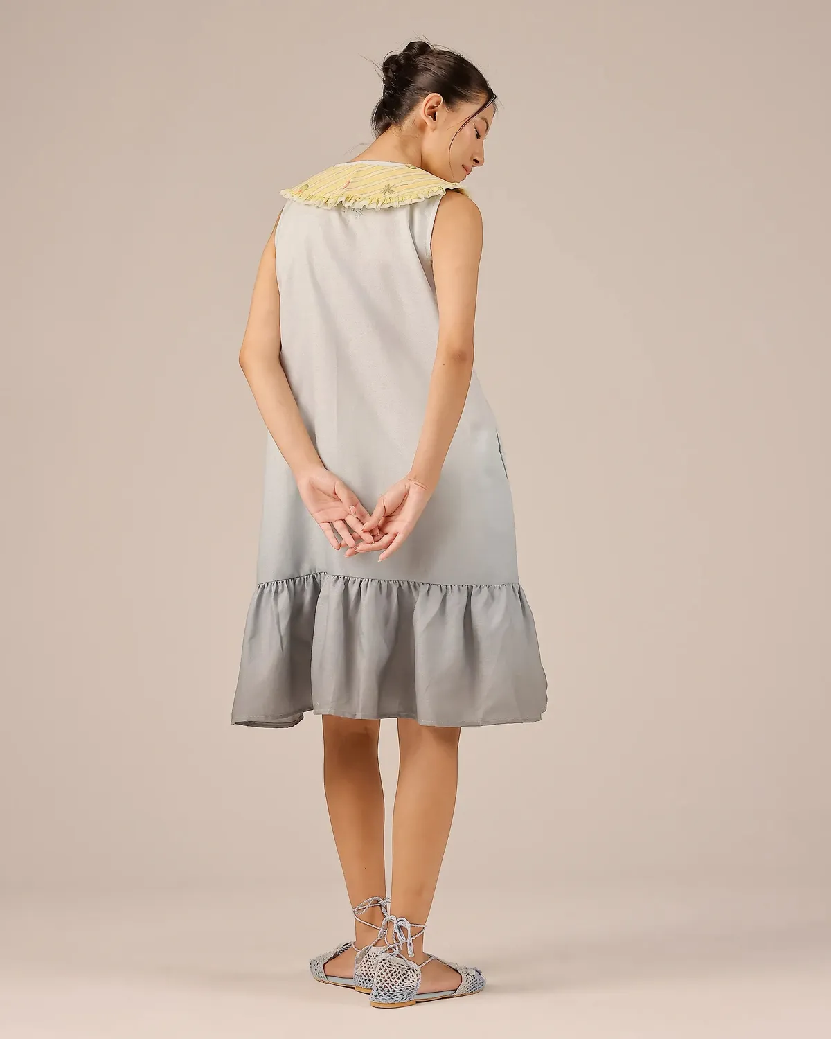 Our Dve Coconut Crush vestito lino grigio smanicato