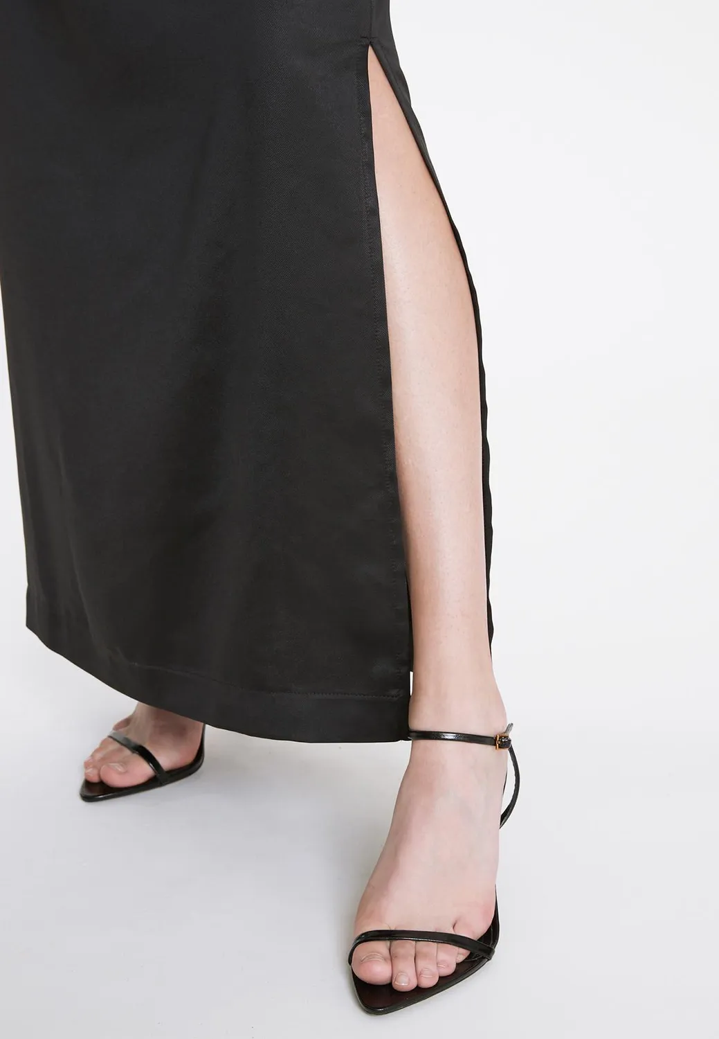 Ana Alcazar Paha abito lungo raso nero scollo halter