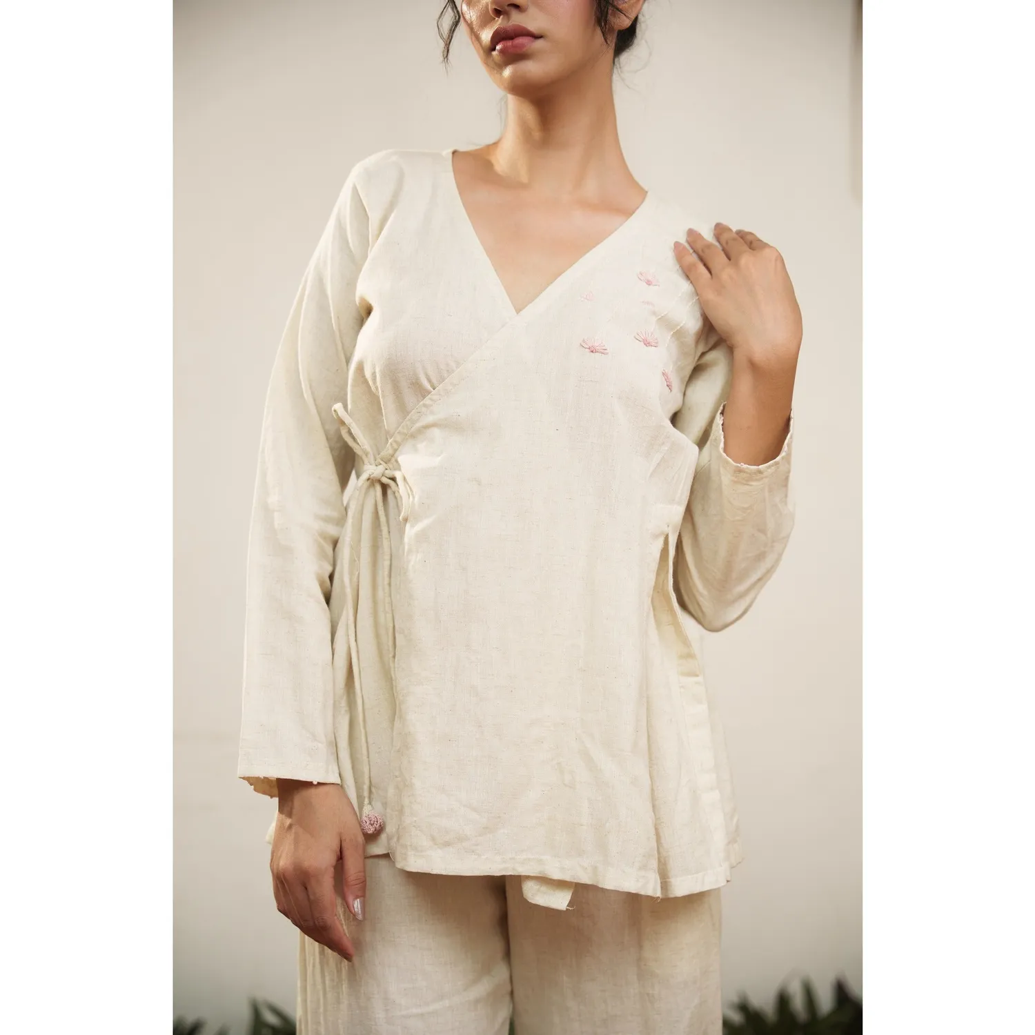 Our Dve Capsule 11 top beige tessuto a mano
