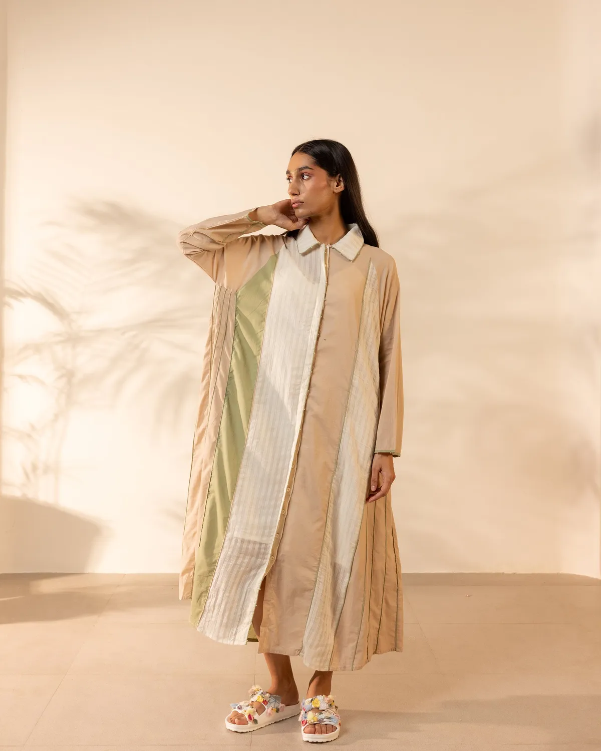 Our Dve Tangerine Mango Mist abito beige verde
