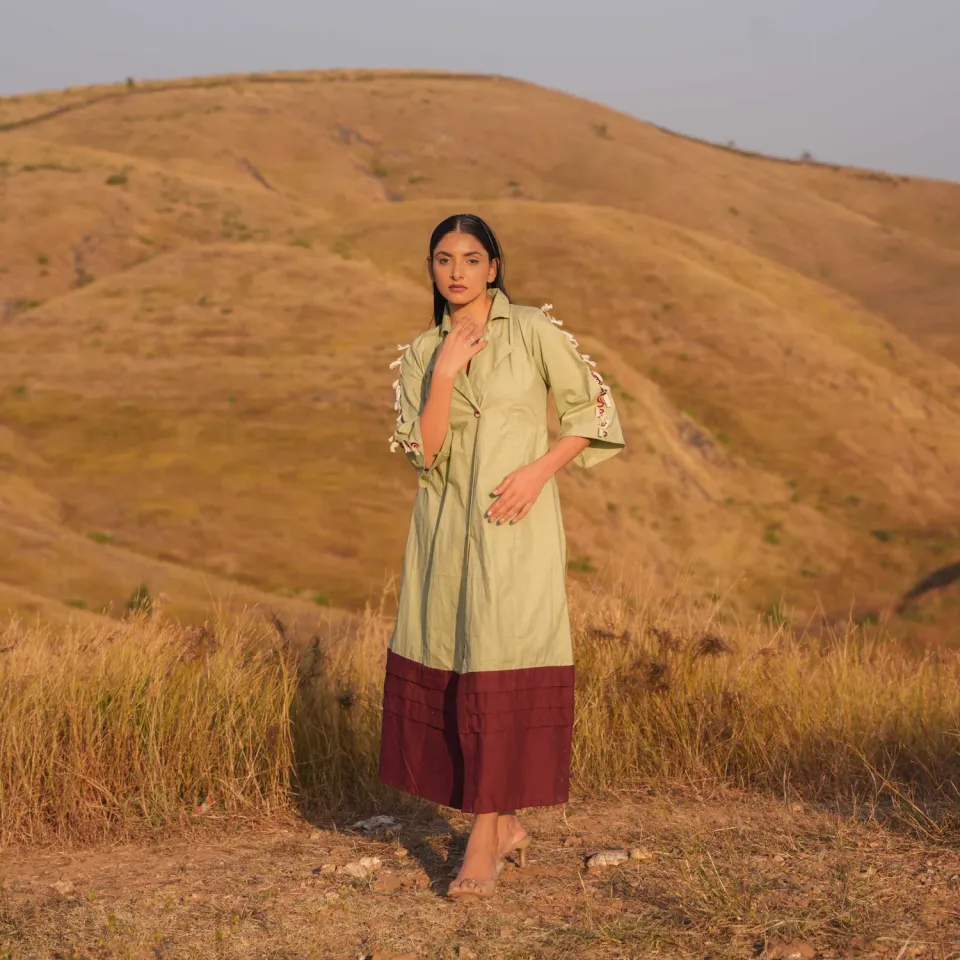 Our Dve Eve abito midi verde in cotone