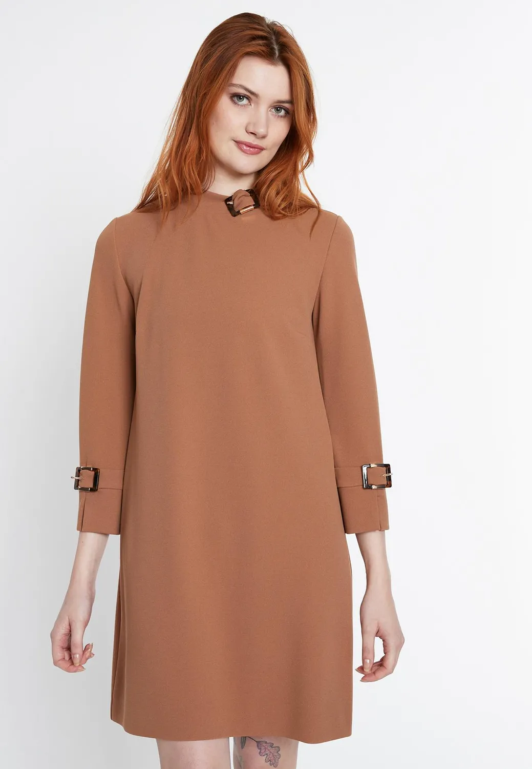 Ana Alcazar Sidara abito beige collo coreano