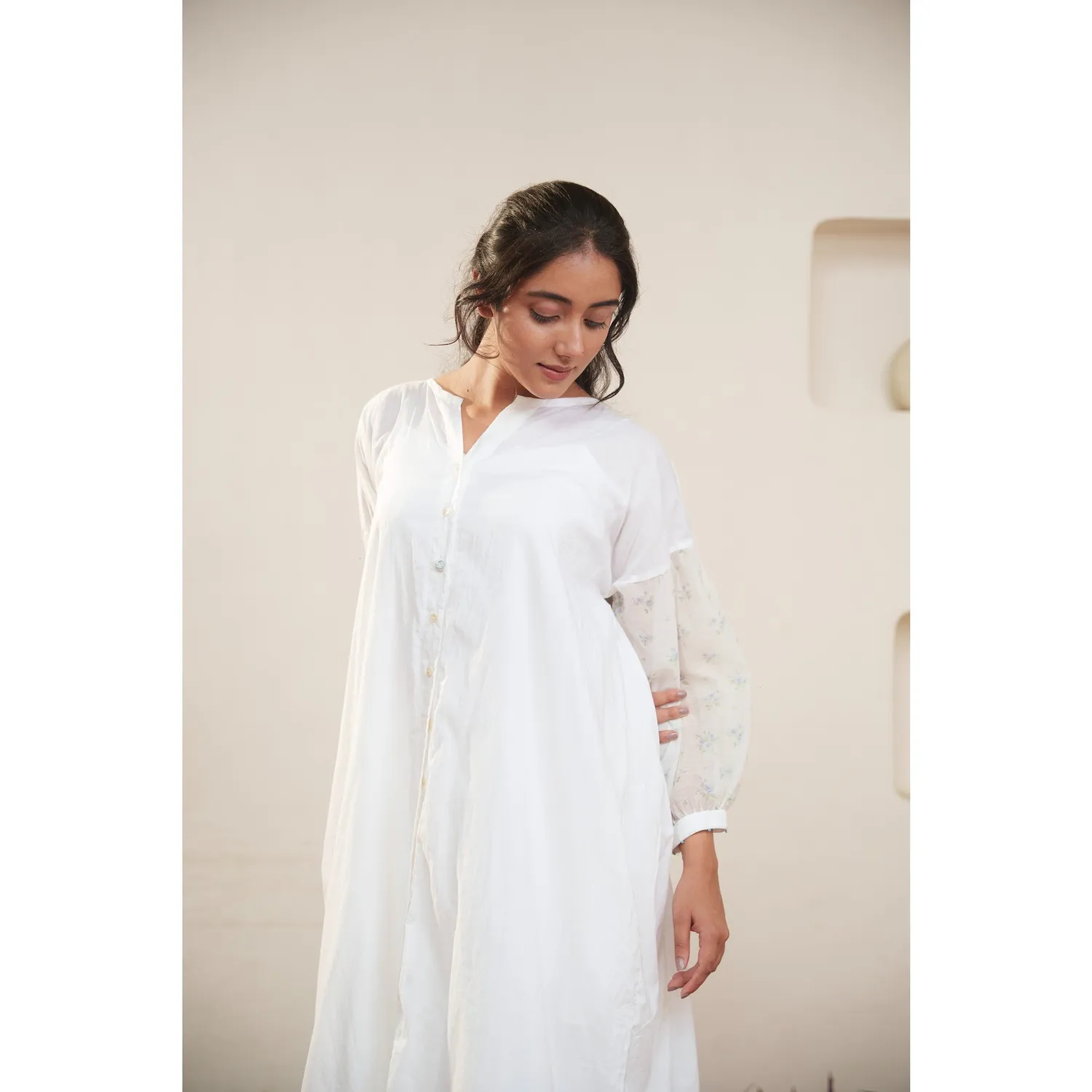 Our Dve Capsule 8 abito bianco cotone chanderi