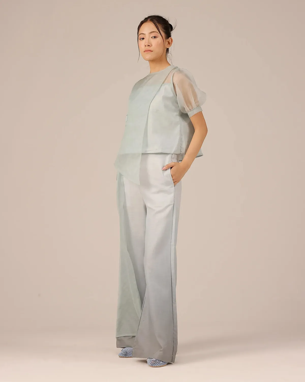 Our Dve Blum Jelly Top Pant completo grigio organza