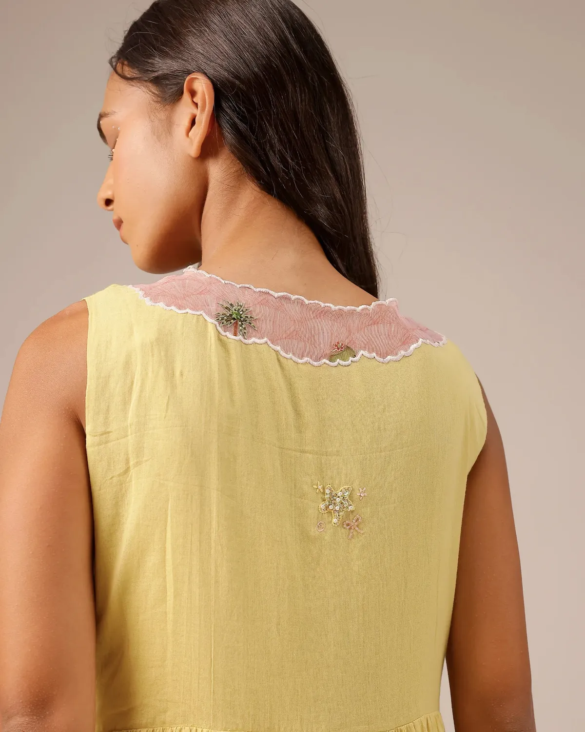 Our Dve Melon Muse Dress abito giallo ocra
