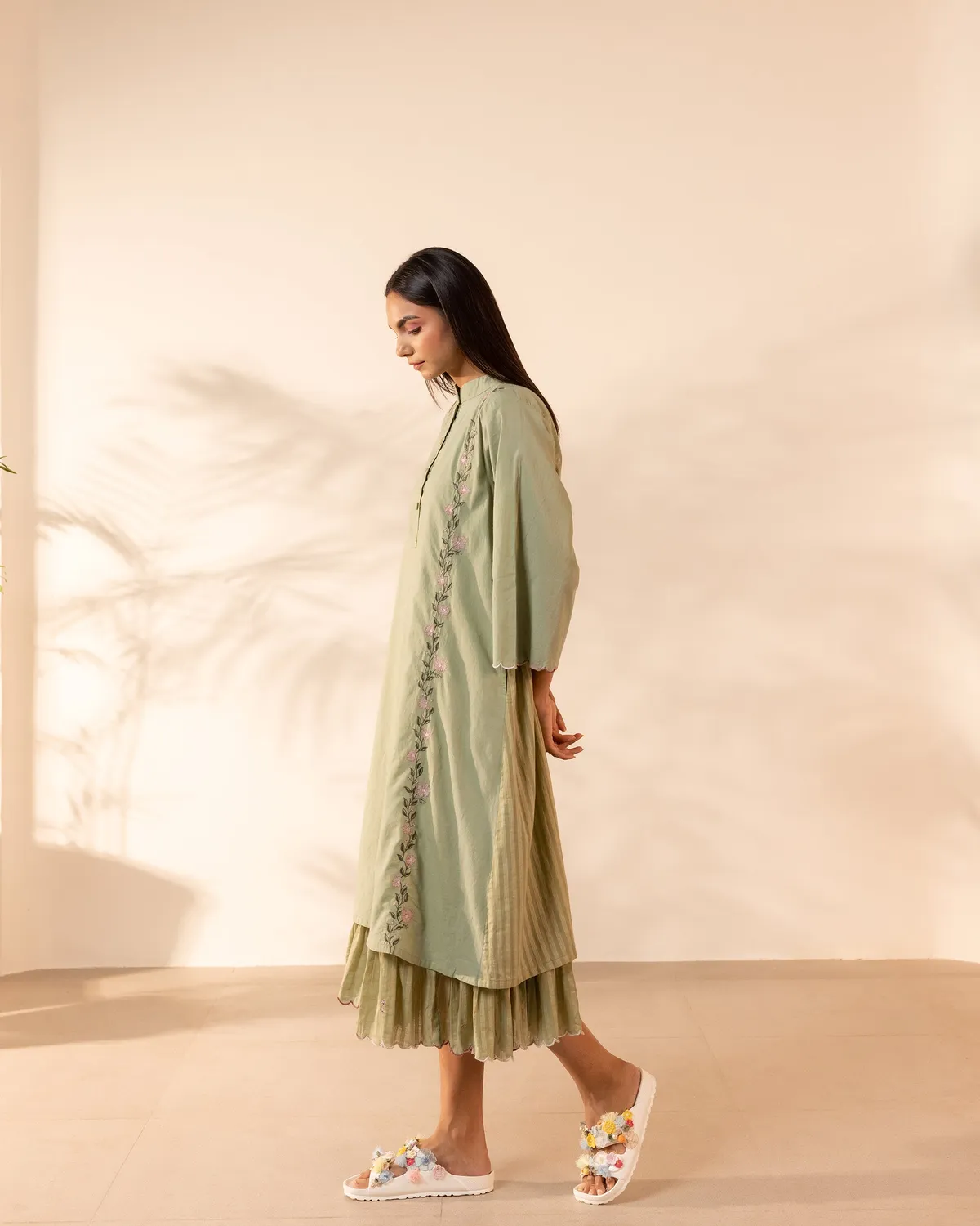 Our Dve Bloomberry kurta verde cotone ricamata
