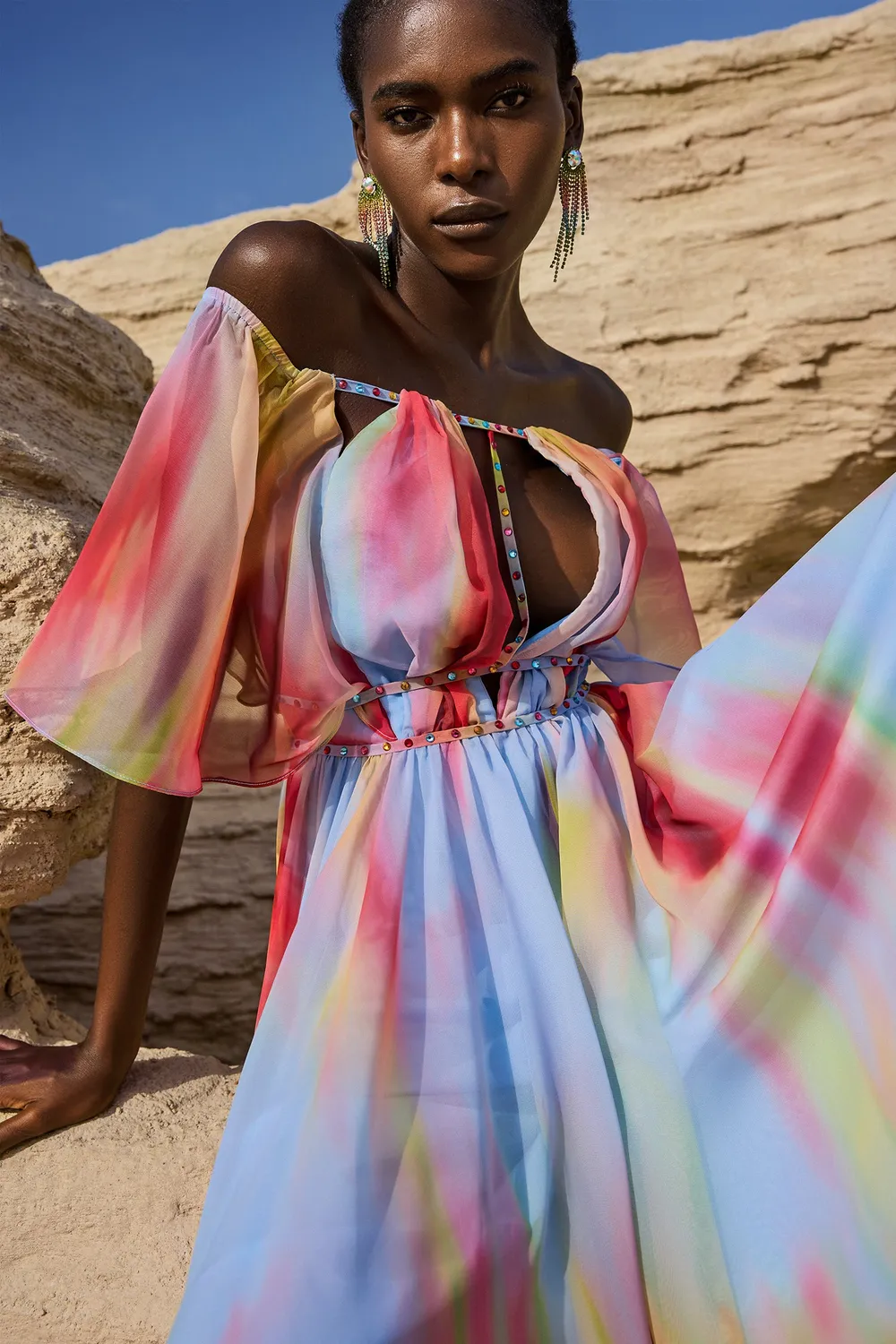 Bella Barnett Zaysha abito midi fantasia spalle scoperte