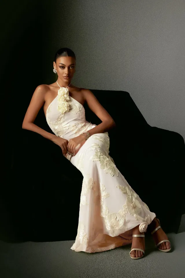 Bella Barnett Griselda Flower Halter abito maxi bianco