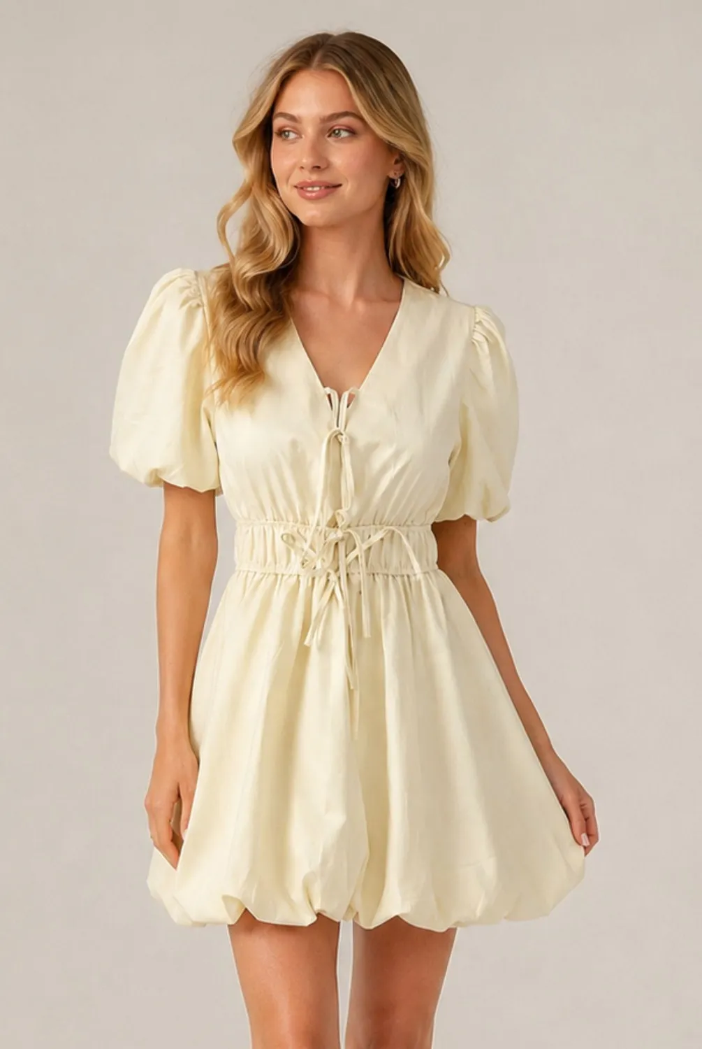 Avinci Puff Sleeve Tie Front mini abito crema maniche a sbuffo