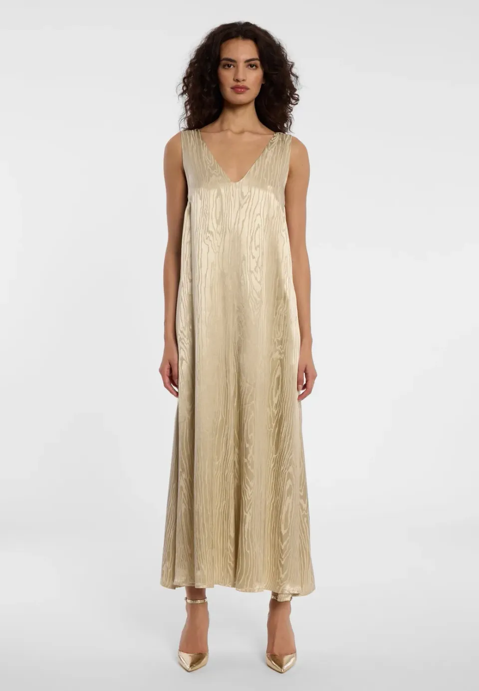 Ana Alcazar Zarena maxi abito oro satin scollo V