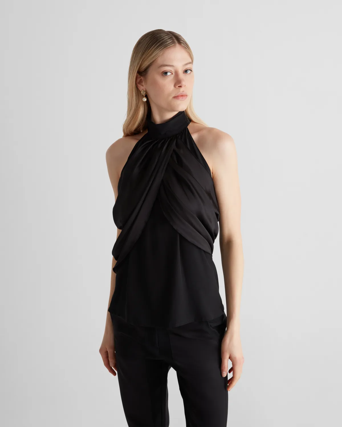 Violante Nessi Vasari Top Seta Nero Scollo all'Americana
