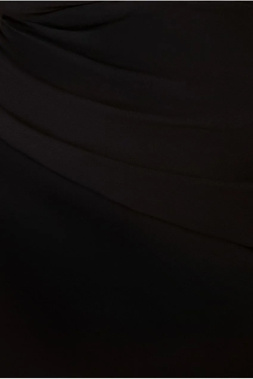 Goddiva Plus Bardot Pleated abito maxi nero spalle scoperte