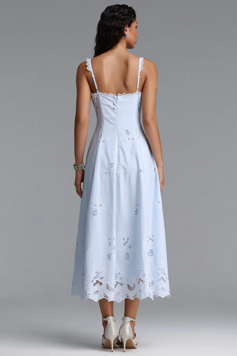 Bella Barnett Tatiana Bluebell abito midi blu sangallo