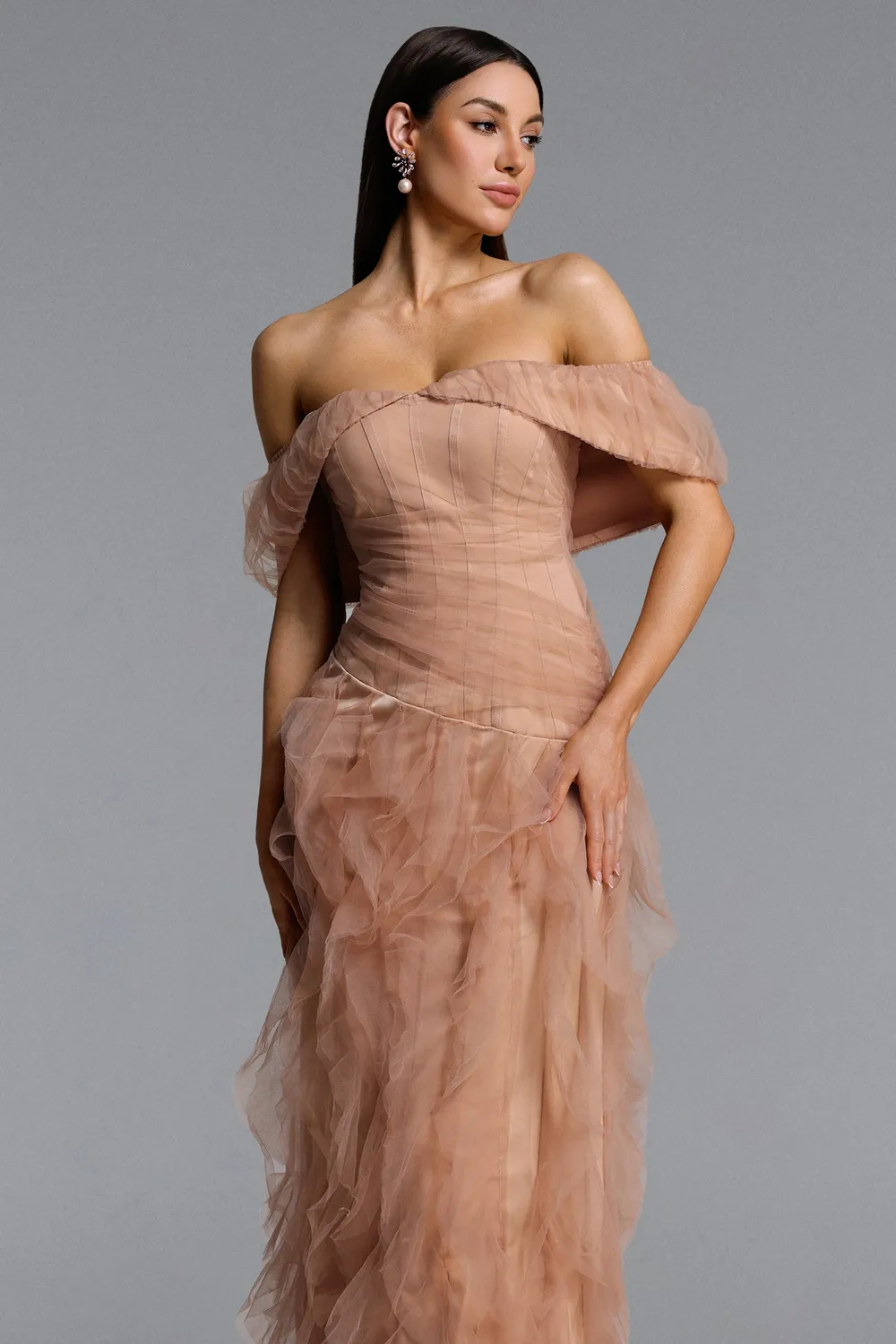 Bella Barnett Revie abito maxi beige tulle