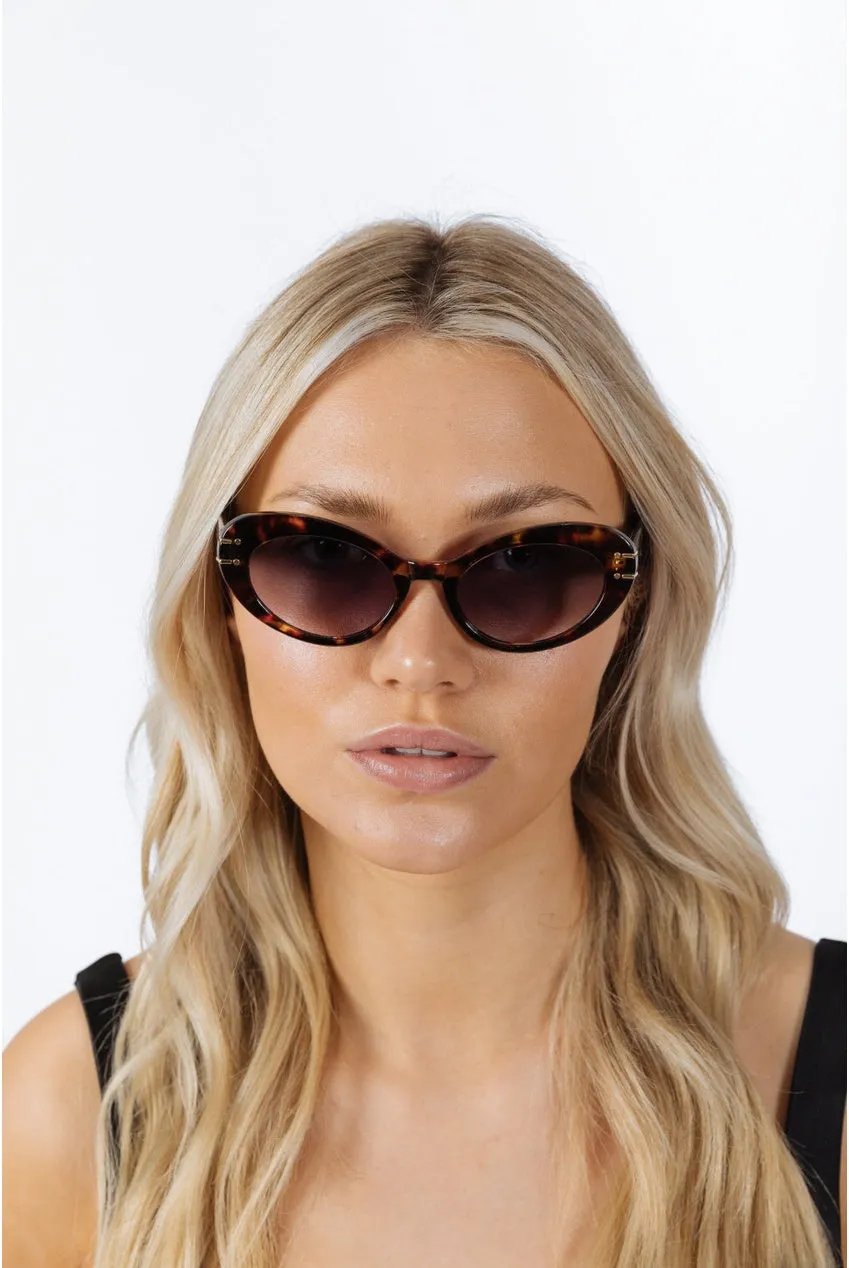 SVNX Occhiali Sole Cat-Eye Ovali Tartarugati Lenti Nere