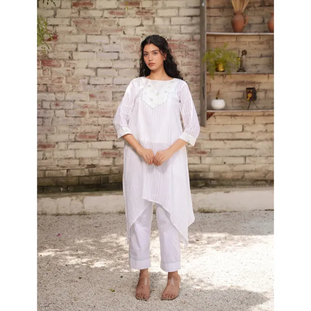 Our Dve Capsule 7 top donna bianco cotone ricamato