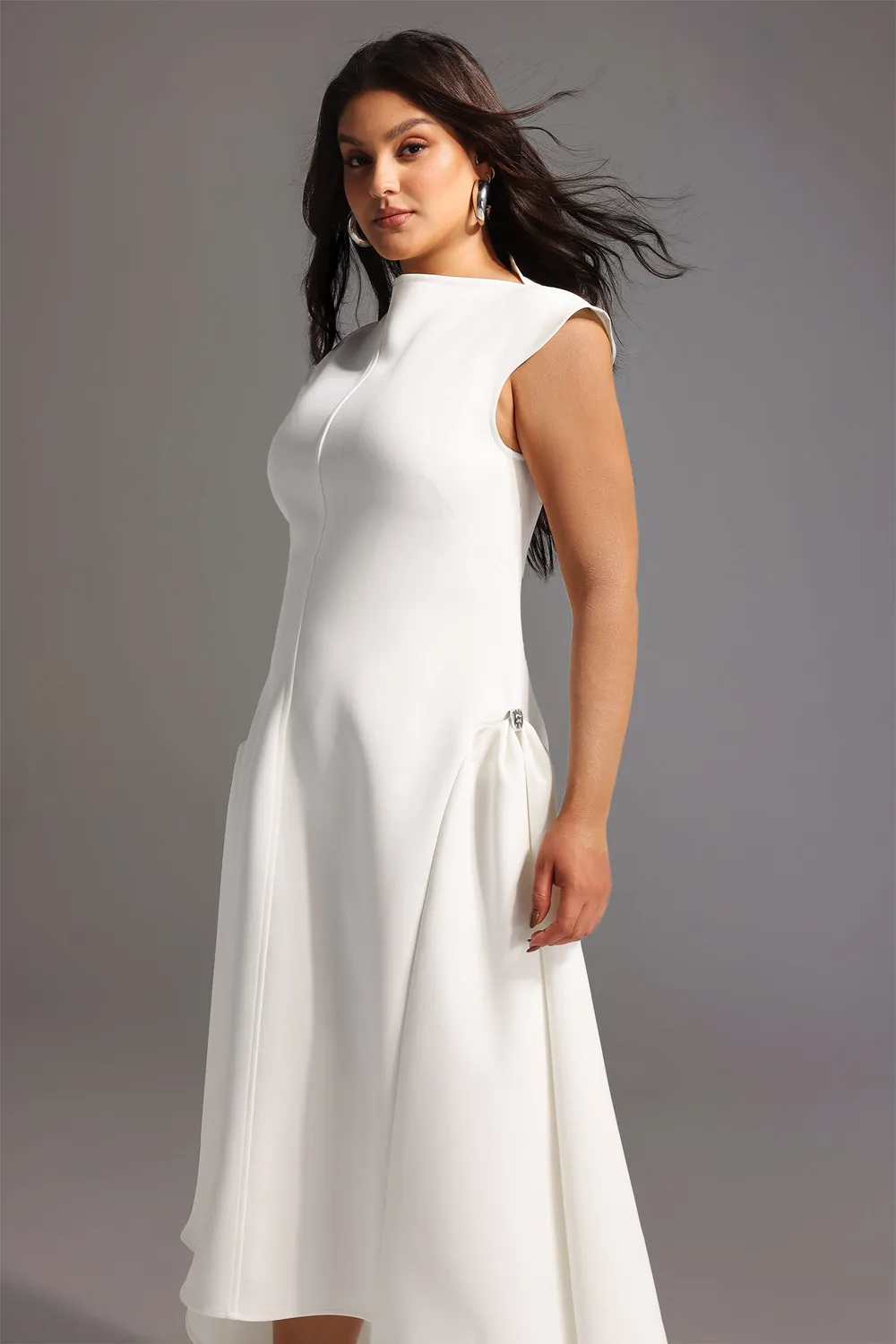 Bella Barnett Paca Choker abito maxi bianco smanicato