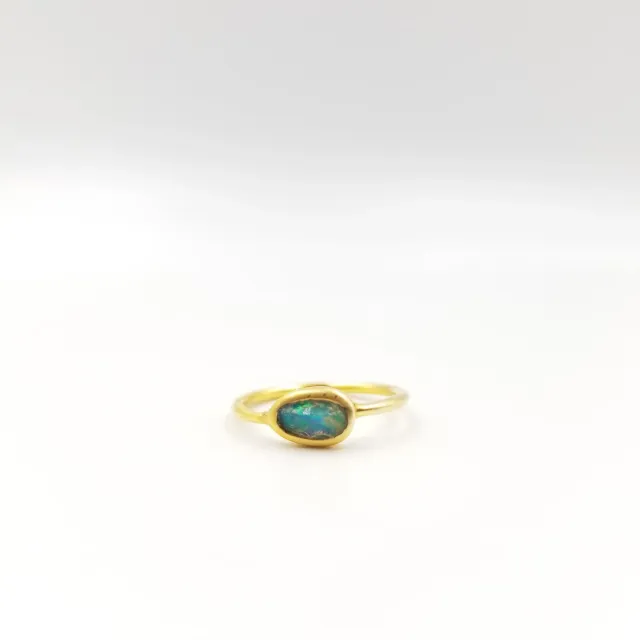 Our Dve Single Opal Stone Ring anello opale oro