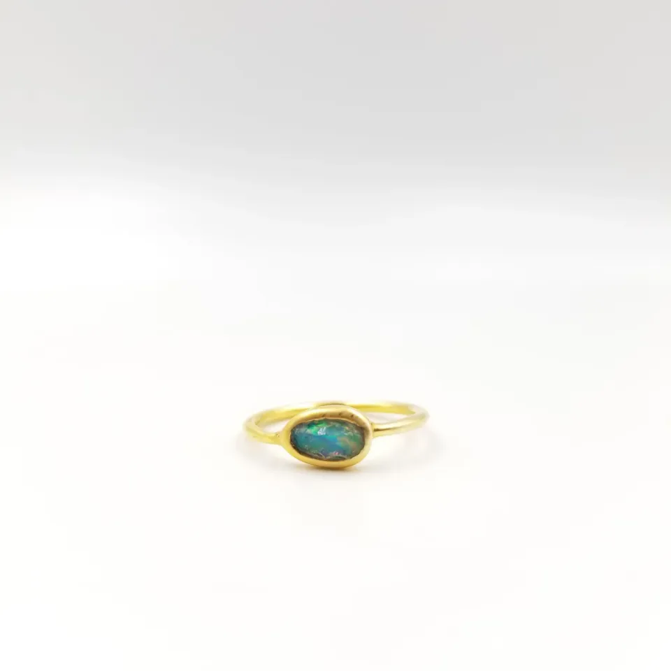 Our Dve Single Opal Stone Ring anello opale oro