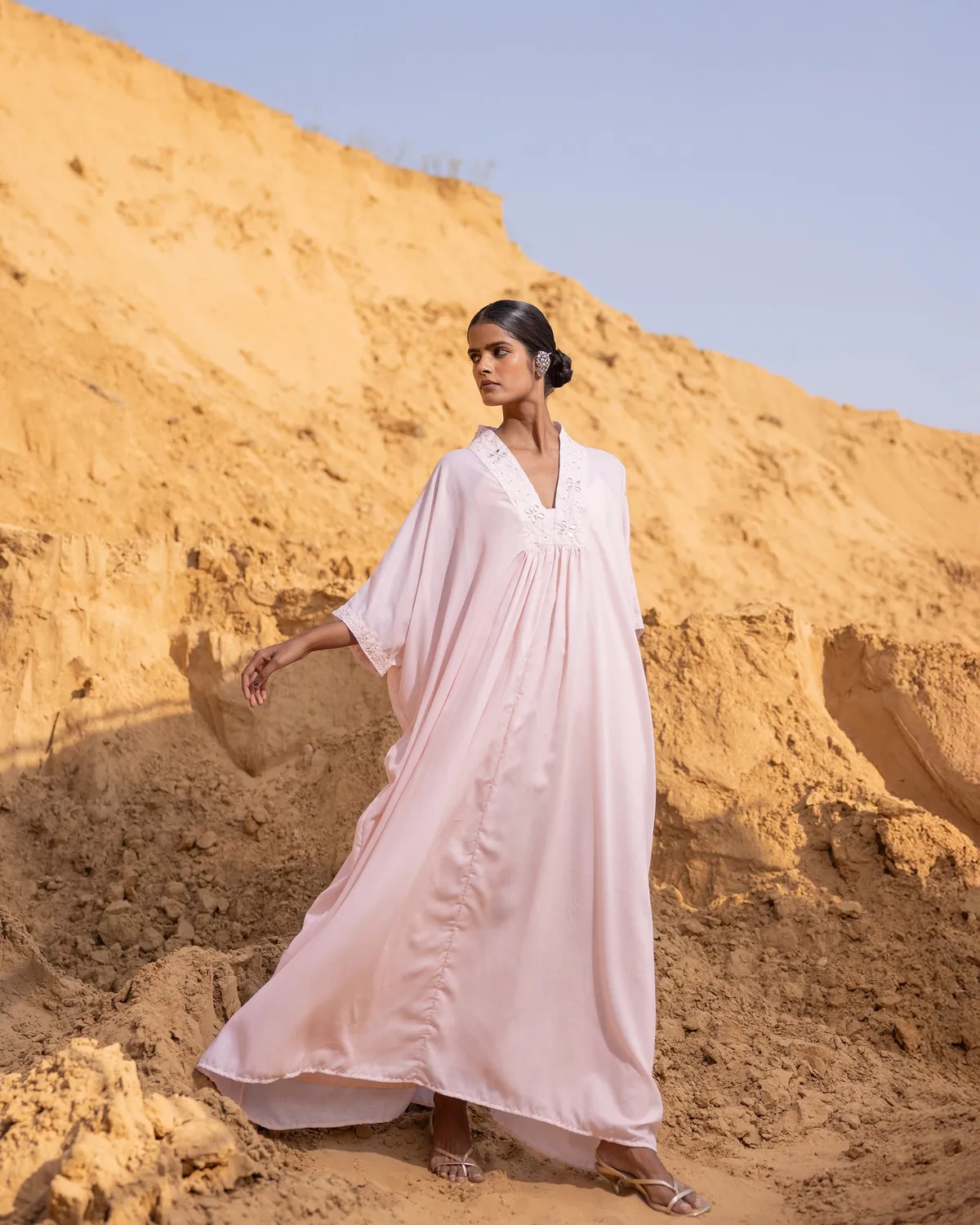 Our Dve Linear Kaftan caftano sabbia cotone seta