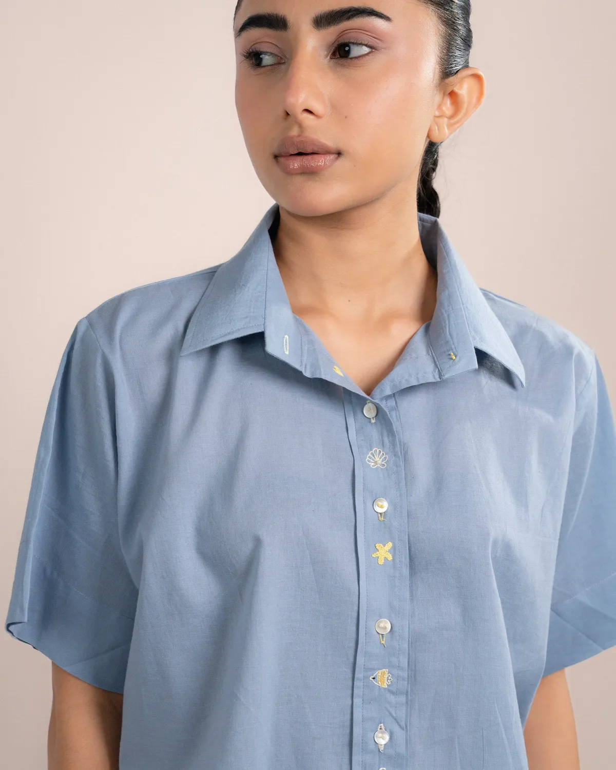 Our Dve Sia camicia cropped azzurra cotone