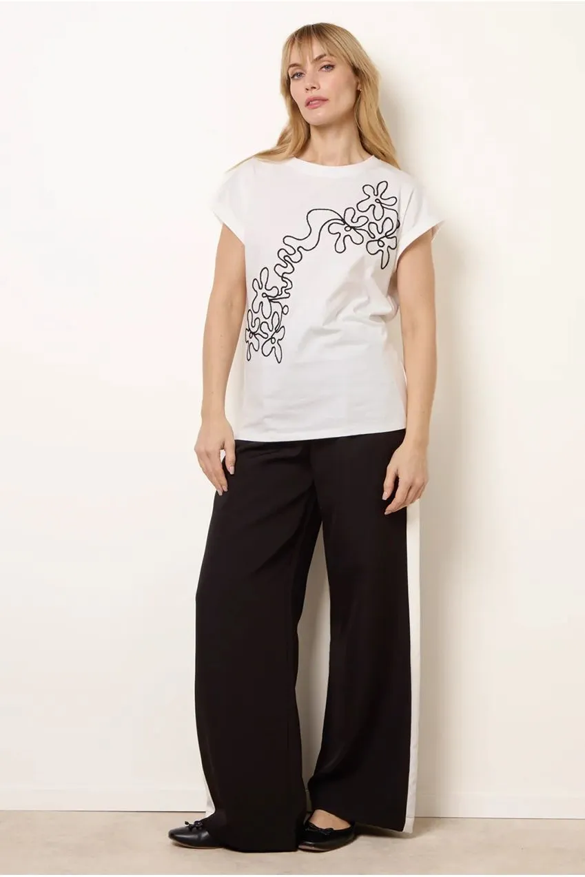 Blue Vanilla t-shirt avorio con ricamo floreale cotone