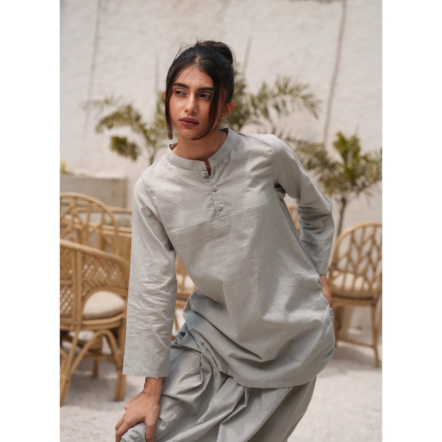 Our Dve Capsule 12 top grigio tessuto a mano