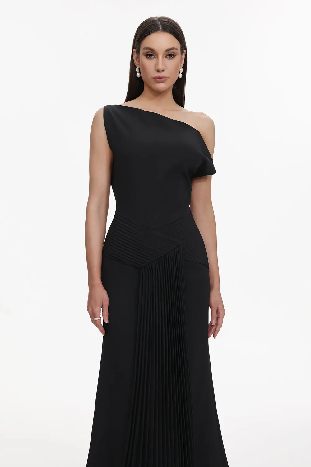 Bella Barnett Juny abito midi nero monospalla pieghe
