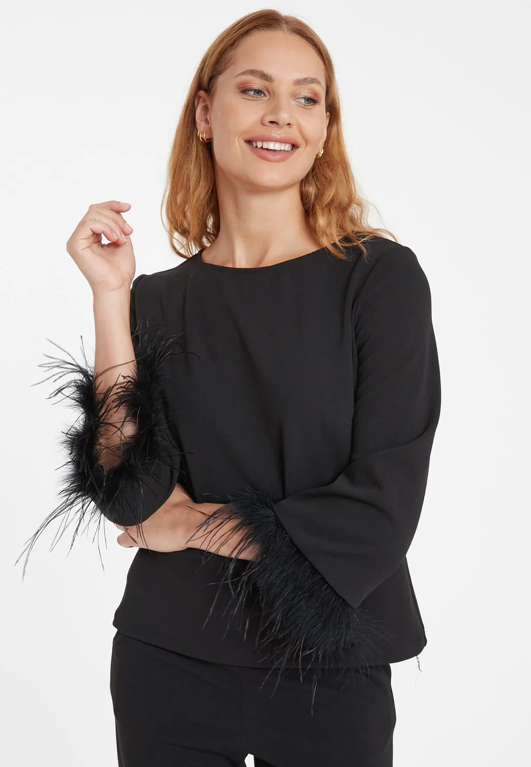 Ana Alcazar Sinka top nero maniche tromba piume