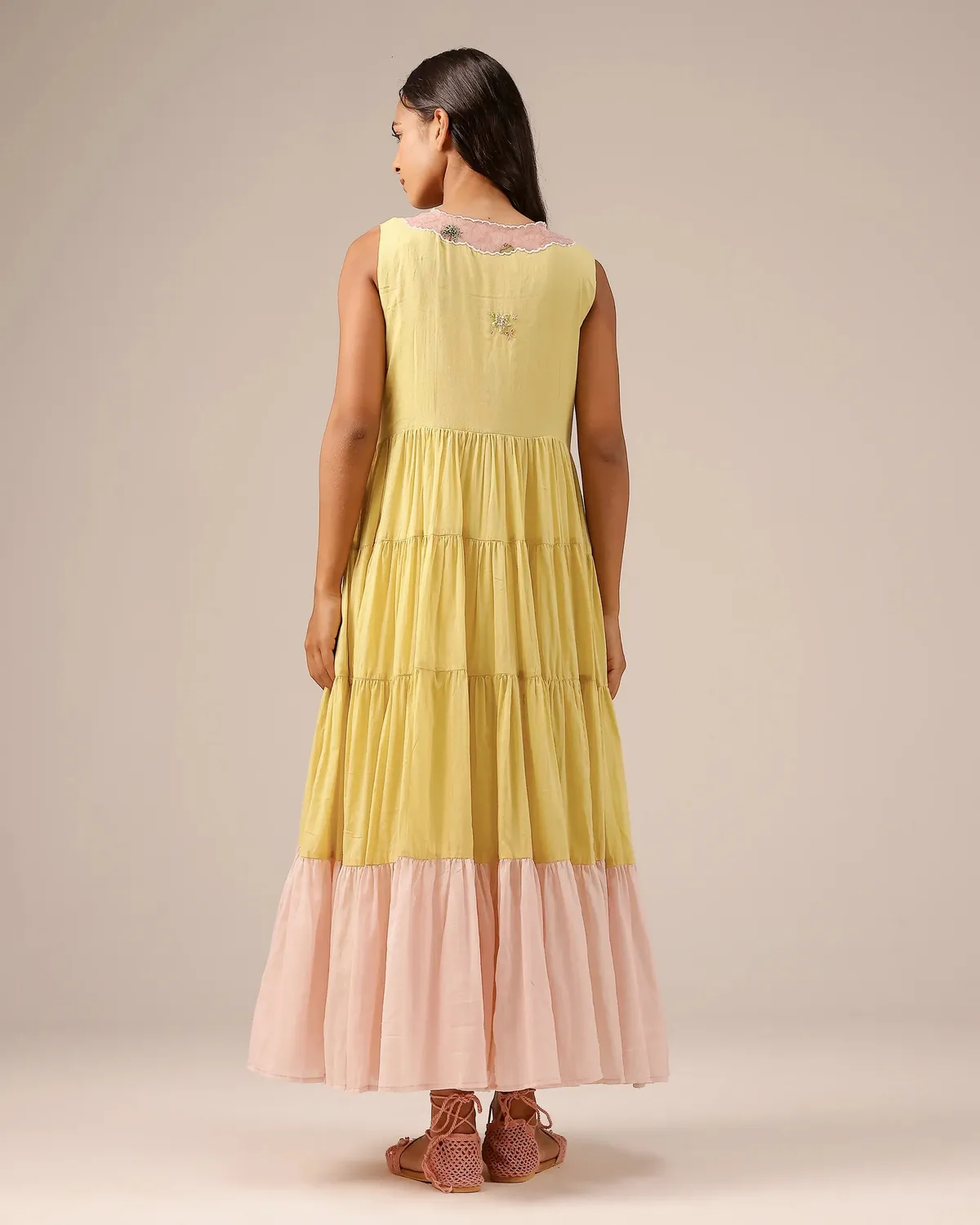 Our Dve Melon Muse Dress abito giallo ocra
