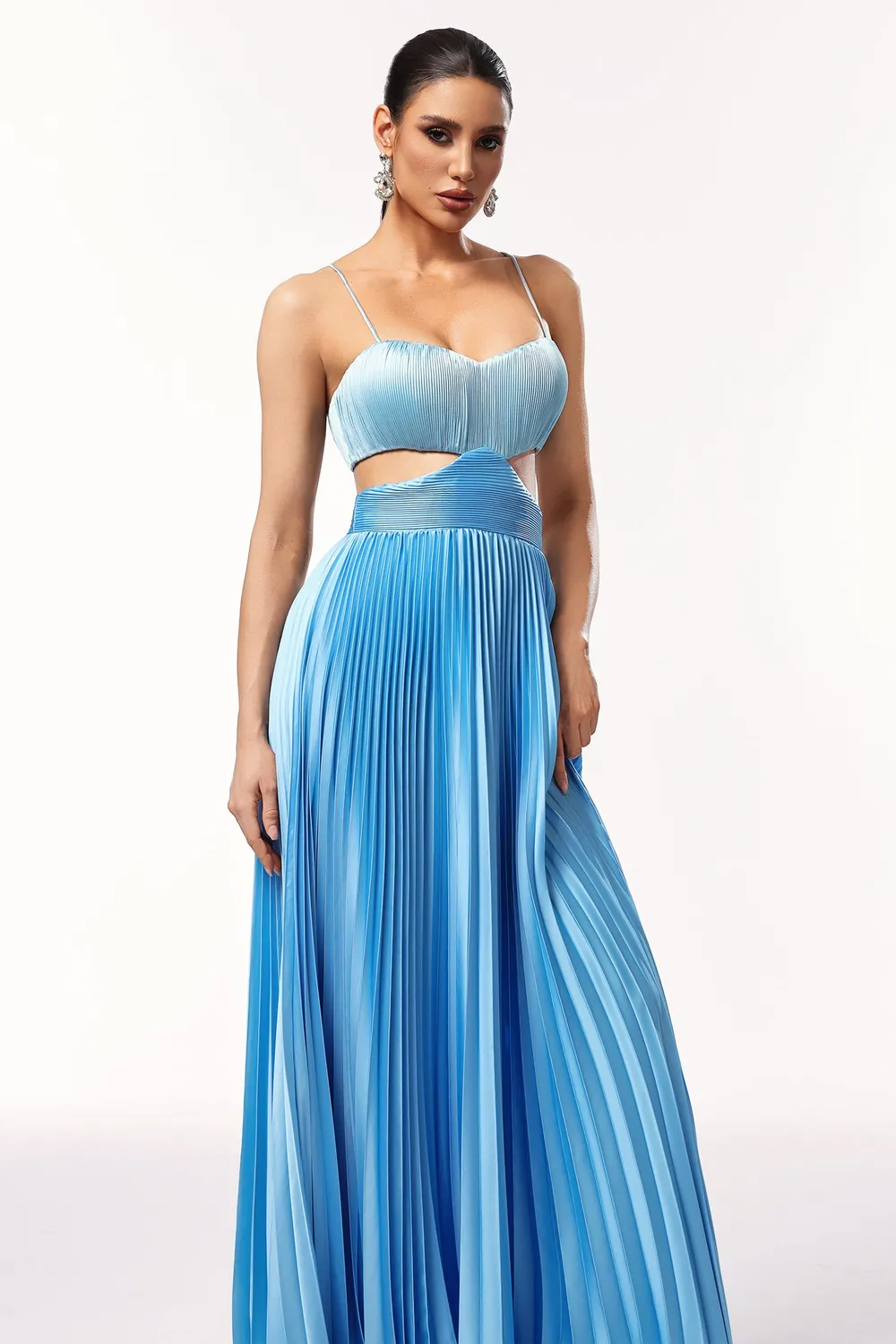 Bella Barnett Moua abito maxi blu satin smanicato pieghe