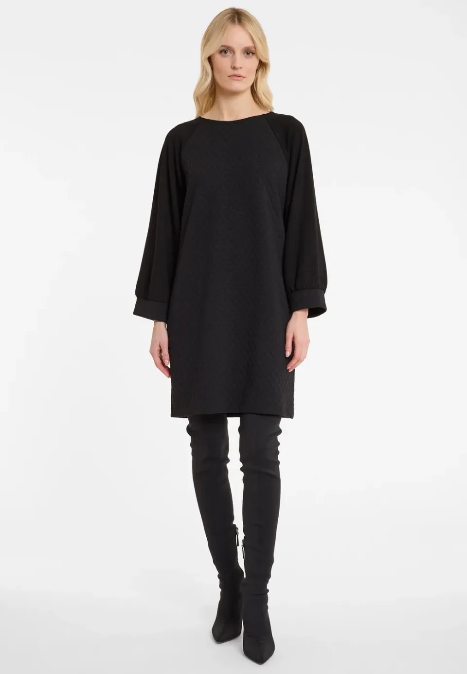 Ana Alcazar Adlara abito nero oversize